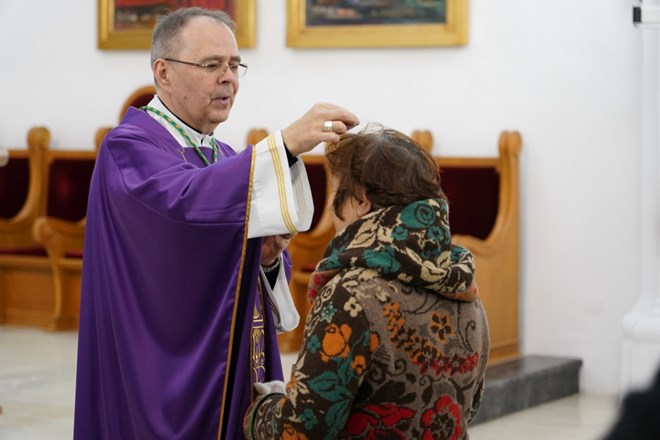 ​Biskup Radoš predvodio misu i obred pepeljenja na Pepelnicu